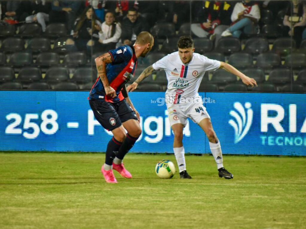 Immagine in evidenza: uno scatto di Foggia-Crotone (playoff Serie C 2022/23) - crediti: foto di Luigia Spinelli (RIPRODUZIONE VIETATA)