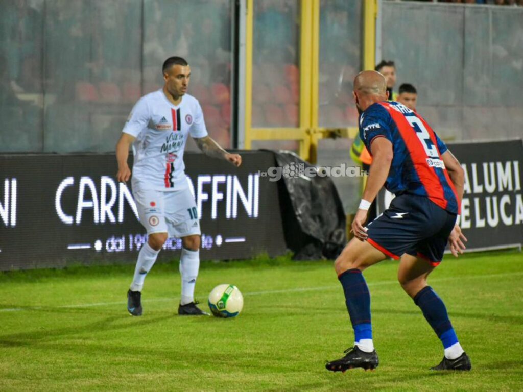 Immagine in evidenza: uno scatto di Foggia-Crotone (playoff Serie C 2022/23) - crediti: foto di Luigia Spinelli (RIPRODUZIONE VIETATA)