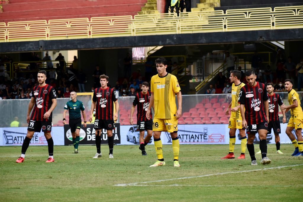 Immagine in evidenza: uno scatto di Foggia-Juve Stabia 1-1 (Serie C - girone C, stagione 2021/2022) - crediti: foto di Luigia Spinelli