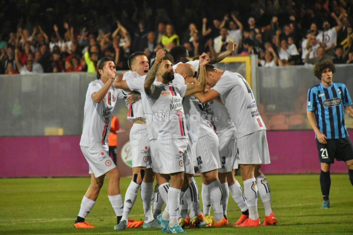 GdS - "Orgoglio Foggia. Ora bisognerà ripartire" - Immagine in evidenza: uno scatto di Foggia-Lecco (andata finale playoff Serie C 2022/23) - crediti: foto di Luigia Spinelli (RIPRODUZIONE VIETATA)