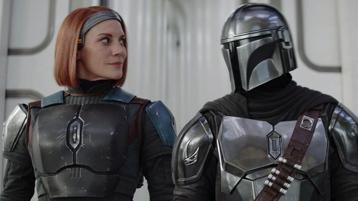 The Mandalorian: la scena tagliata del bacio tra Din e Bo-Katan! - Bo-Katan e Din Djarin in The Mandalorian 3
