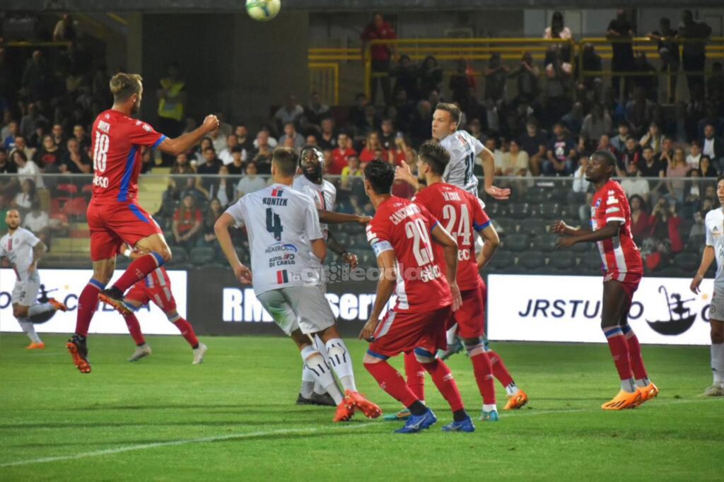 Immagine in evidenza: uno scatto di Foggia-Pescara (playoff Serie C 2022/23) - crediti: foto di Luigia Spinelli (RIPRODUZIONE VIETATA)