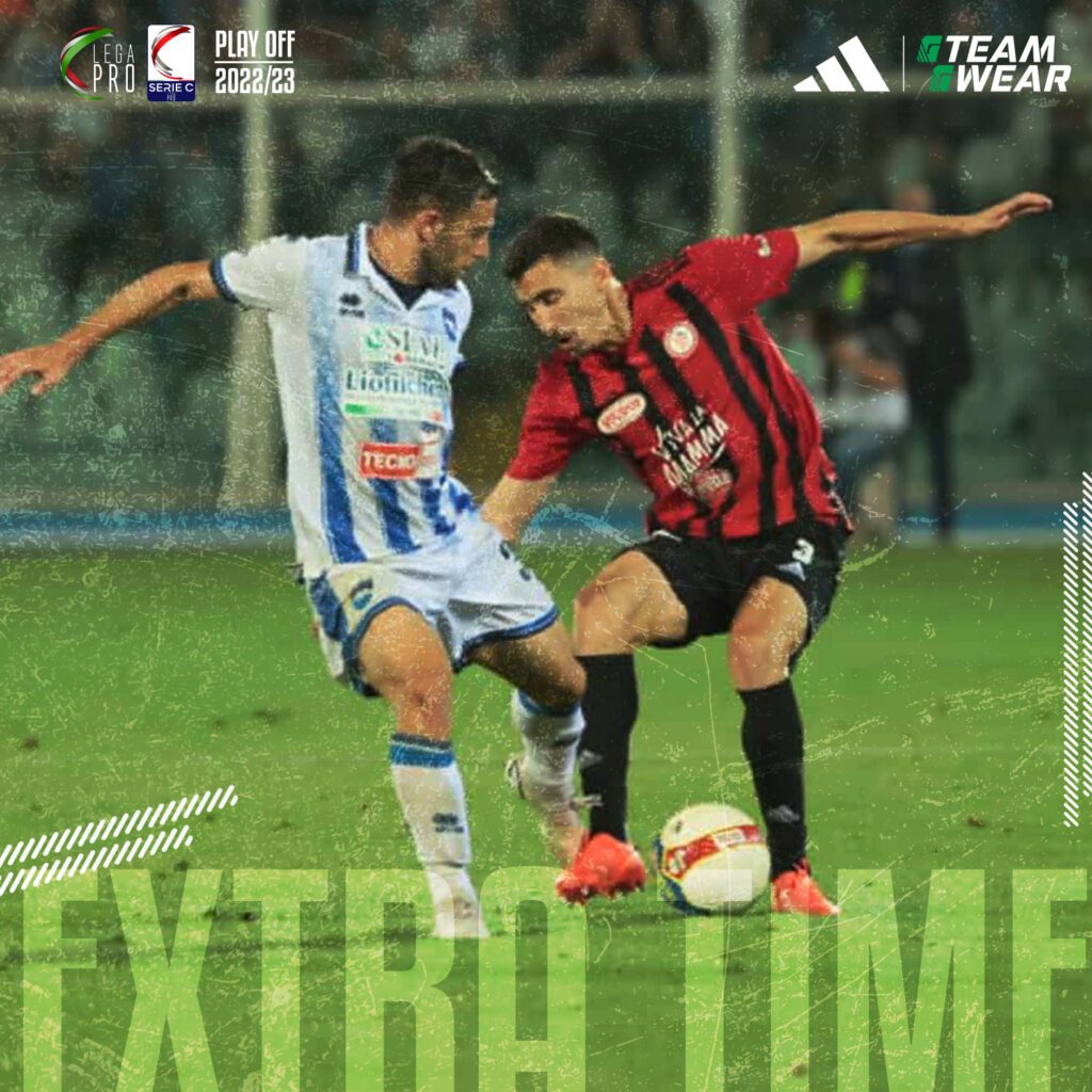 Immagine in evidenza: Pescara-Foggia 2-1 al 105' - crediti foto: pagina ufficiale Facebook Calcio Foggia 1920