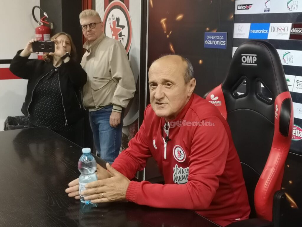 Immagine in evidenza: mister Delio Rossi durante la conferenza pre Foggia-Potenza, valida per il secondo turno dei playoff. Foto di Mario Mescia per lagoleada.it - RIPRODUZIONE RISERVATA