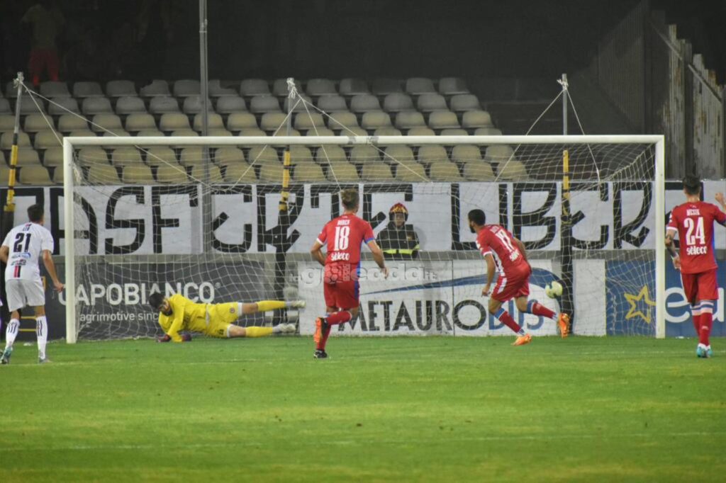Immagine in evidenza: uno scatto di Foggia-Pescara (playoff Serie C 2022/23) - crediti: foto di Luigia Spinelli (RIPRODUZIONE VIETATA)