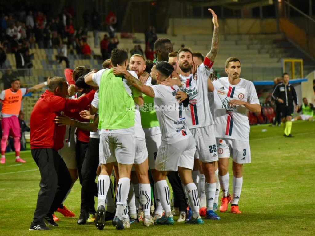 Immagine in evidenza: uno scatto di Foggia-Crotone (playoff Serie C 2022/23) - crediti: foto di Luigia Spinelli (RIPRODUZIONE VIETATA)