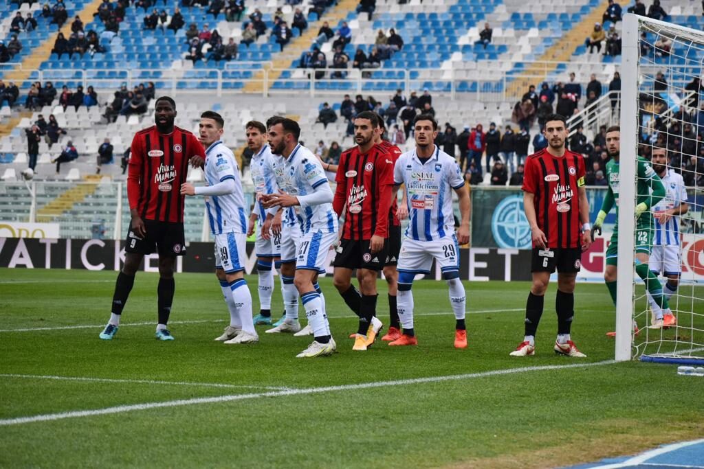 Immagine in evidenza: uno scatto di Pescara-Foggia (Serie C - girone C 22/23) - crediti: foto di Luigia Spinelli (RIPRODUZIONE RISERVATA)