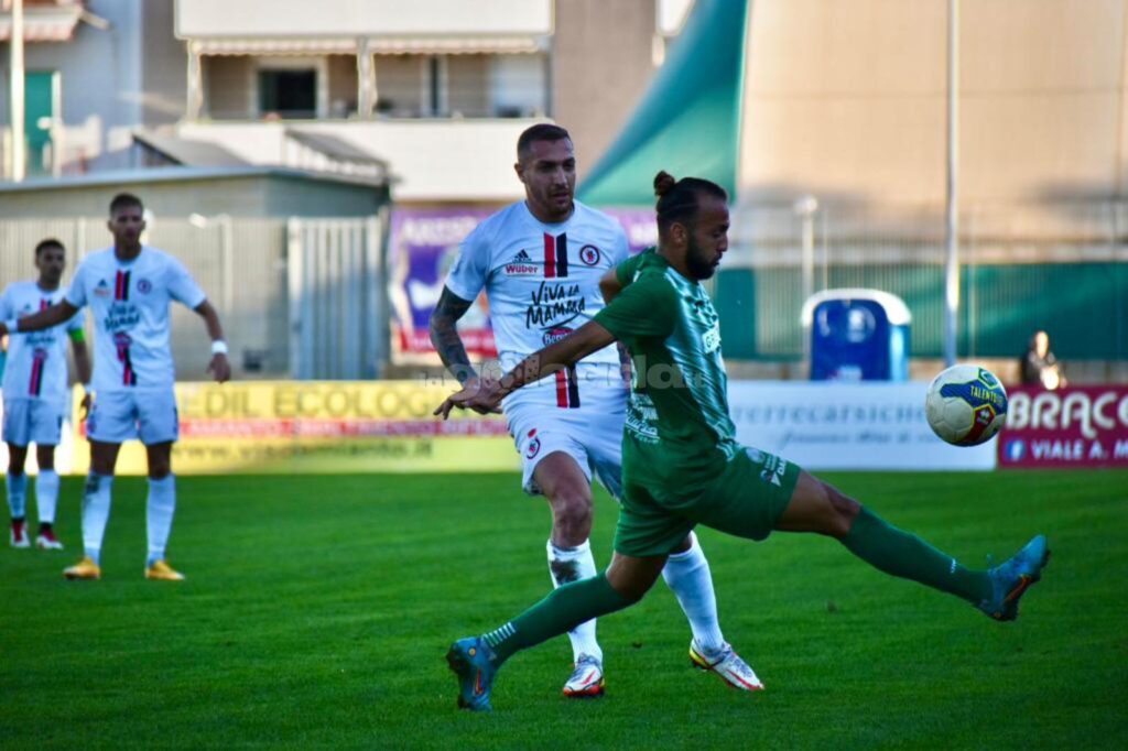 Immagine in evidenza: Orlando Viteritti in azione durante Monopoli-Foggia (Serie C - girone C 22/23) - crediti: foto di Luigia Spinelli (RIPRODUZIONE VIETATA)