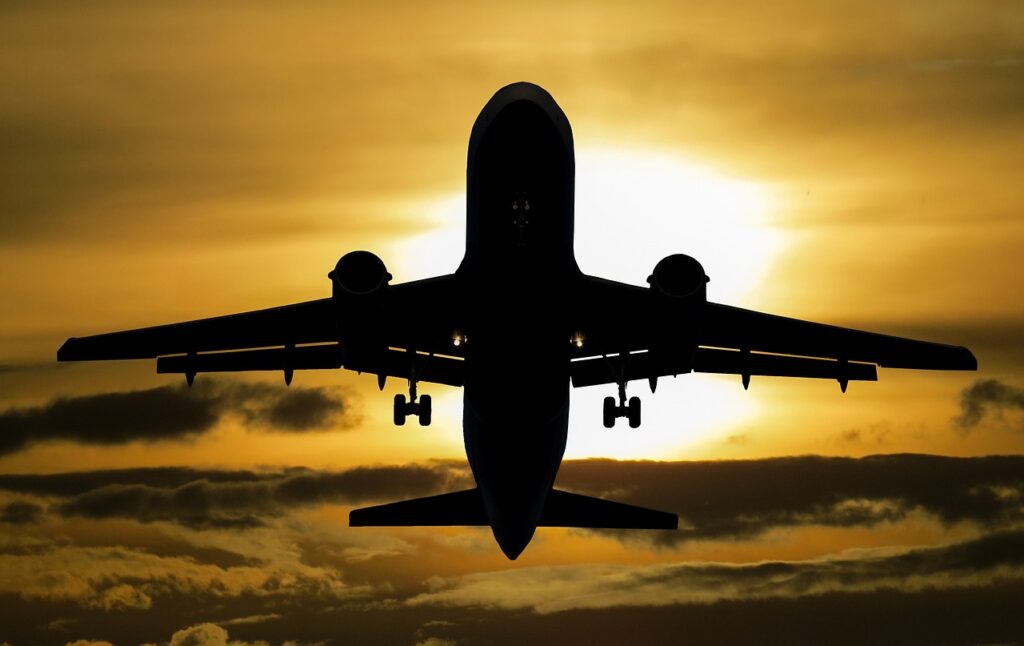 Immagine in evidenza: aereo (foto generica) - crediti: foto di G.C. da Pixabay