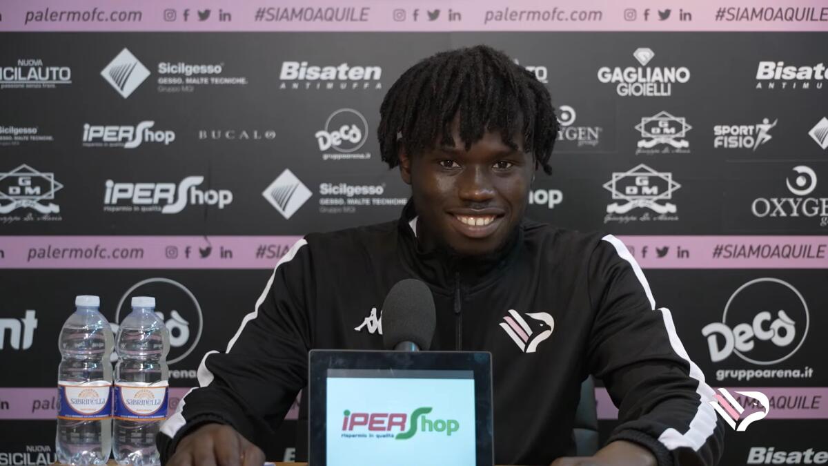Calciomercato Foggia, chiesto Marong al Palermo - Immagine in evidenza: Bubacarr Marong - crediti foto: canale ufficiale YouTube Palermo F.C. (frame da video)