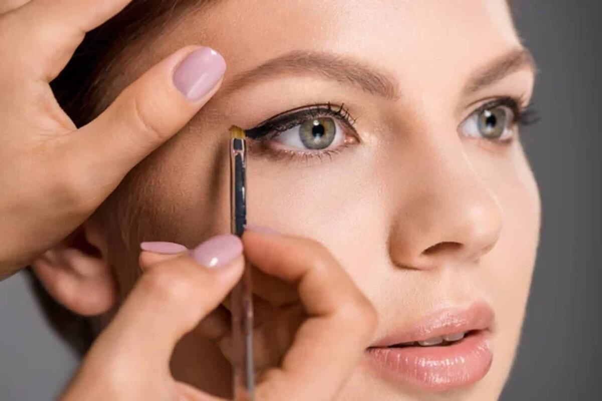 Applicare l'eyeliner in modo perfetto: i trucchi da conoscere - 