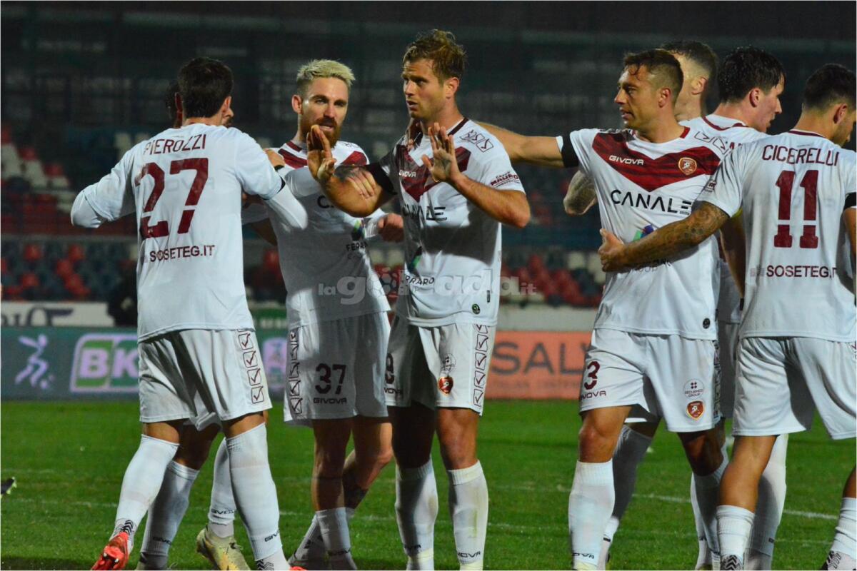 Serie B, la Reggina ha presentato ricorso alla Covisoc - La formazione della Reggina 1914 nella stagione 2022/2023. Fotografia di Pasquale Golia per lagoleada.it - RIPRODUZIONE VIETATA