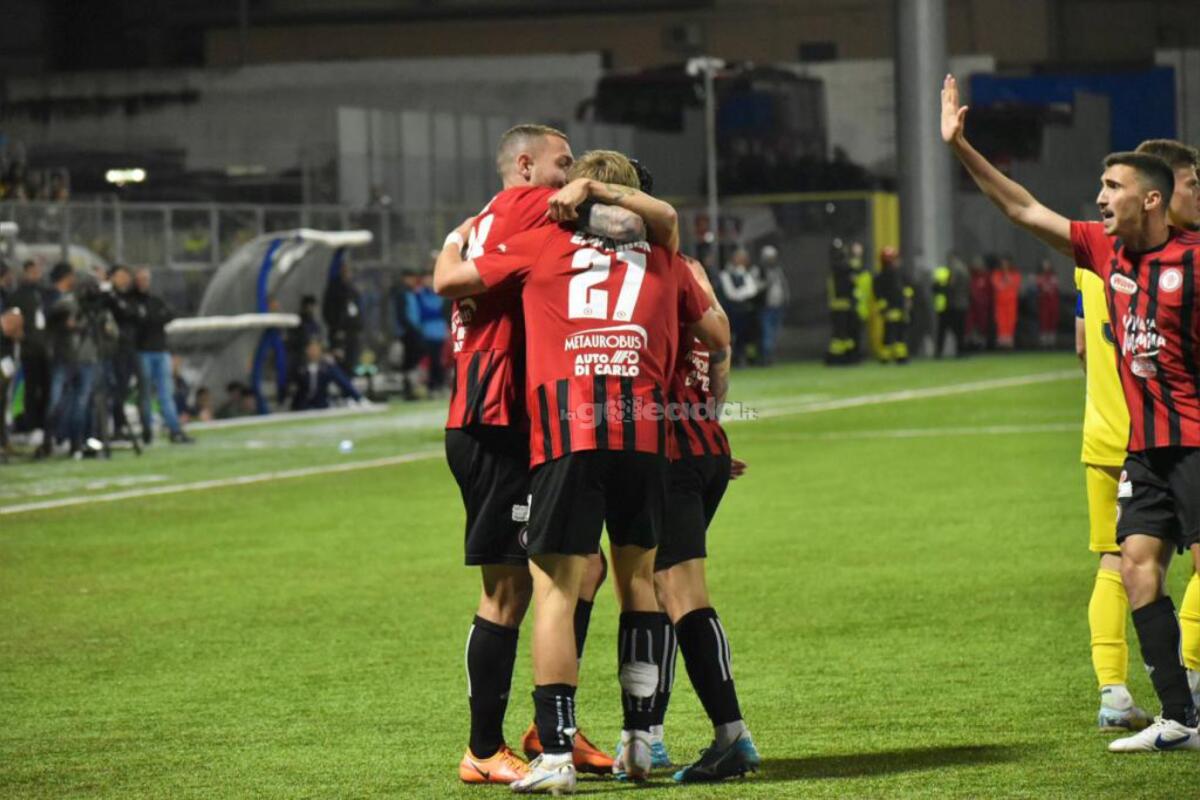 Foggia, CdS - "Oggi visita in Trentino per il ritiro" - Immagine in evidenza: uno scatto di Audace Cerignola-Foggia (playoff Serie C 22/23) - crediti: foto di Luigia Spinelli (RIPRODUZIONE VIETATA)