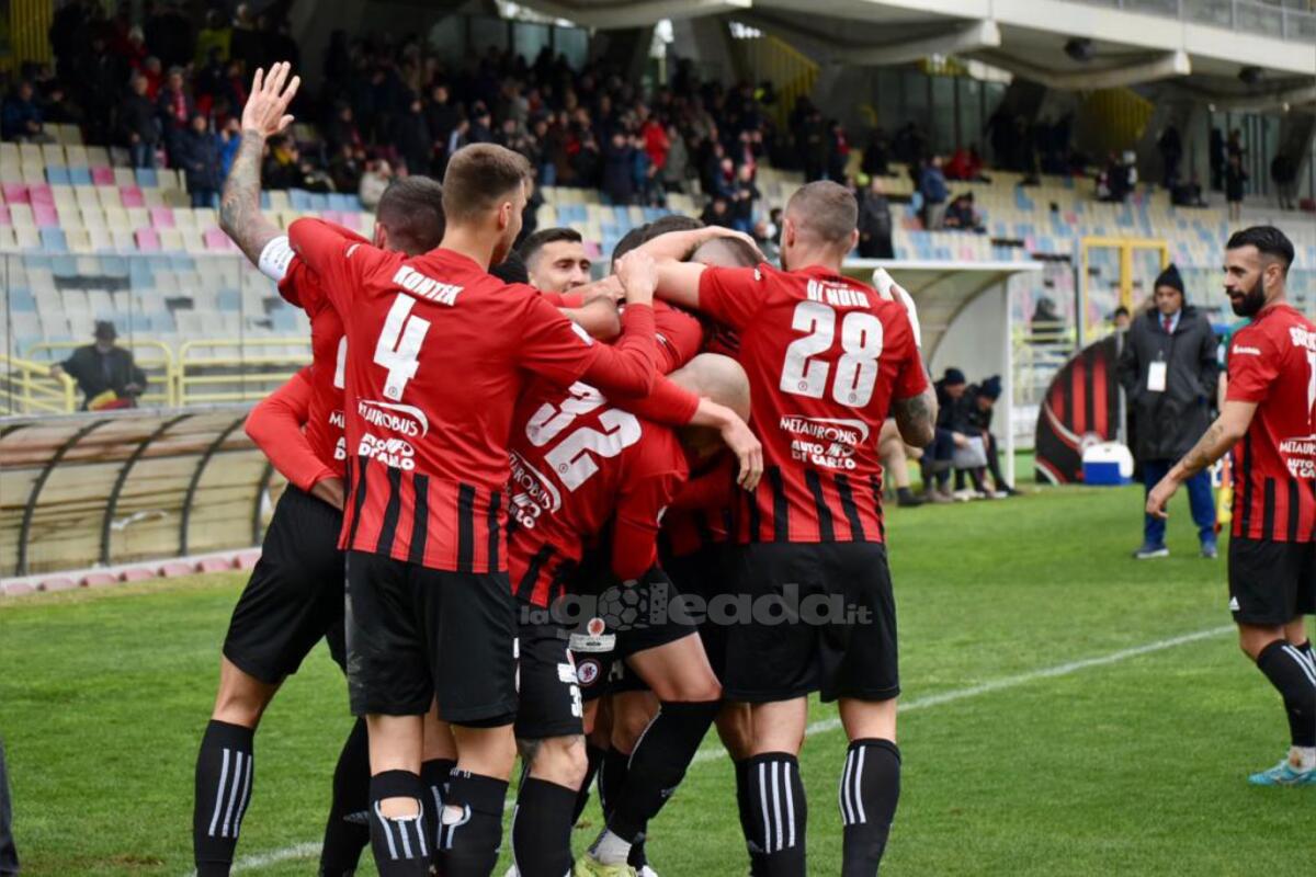 Quando e dove si terrà il ritiro del Foggia? - Immagine in evidenza: uno scatto di Foggia-Viterbese (Serie C - girone C 22/23) - crediti: foto di Luigia Spinelli (RIPRODUZIONE RISERVATA)