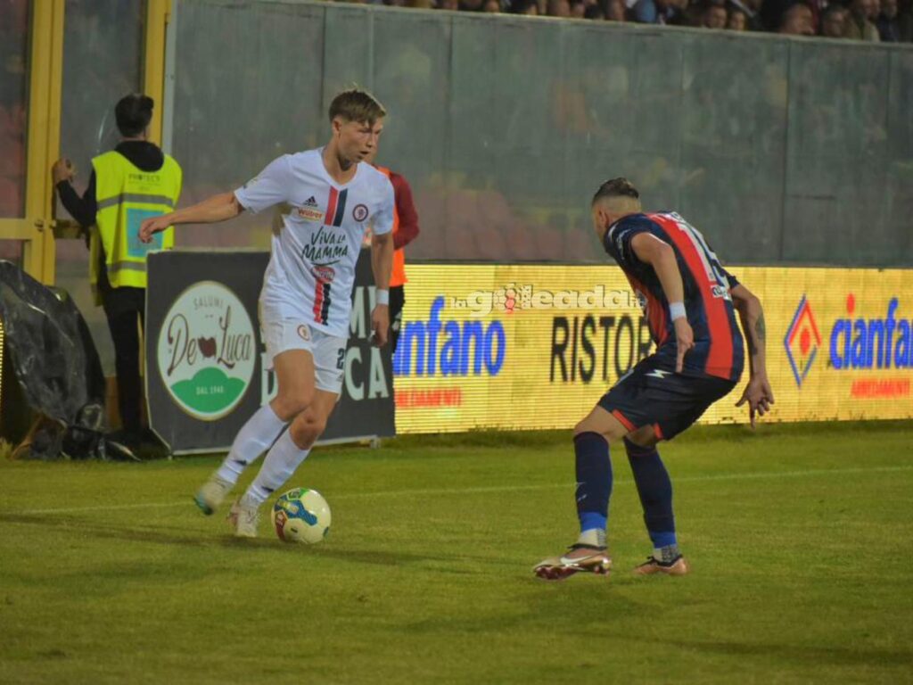 Immagine in evidenza: uno scatto di Foggia-Crotone (playoff Serie C 2022/23) - crediti: foto di Luigia Spinelli (RIPRODUZIONE VIETATA)