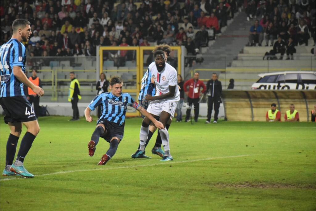 Immagine in evidenza: uno scatto di Foggia-Lecco (andata finale playoff Serie C 2022/23) - crediti: foto di Luigia Spinelli (RIPRODUZIONE VIETATA)