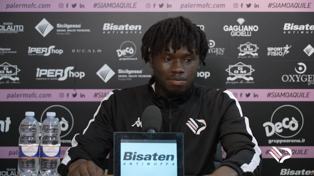 Immagine in evidenza: Bubacarr Marong - crediti foto: canale ufficiale YouTube Palermo F.C. (frame da video)