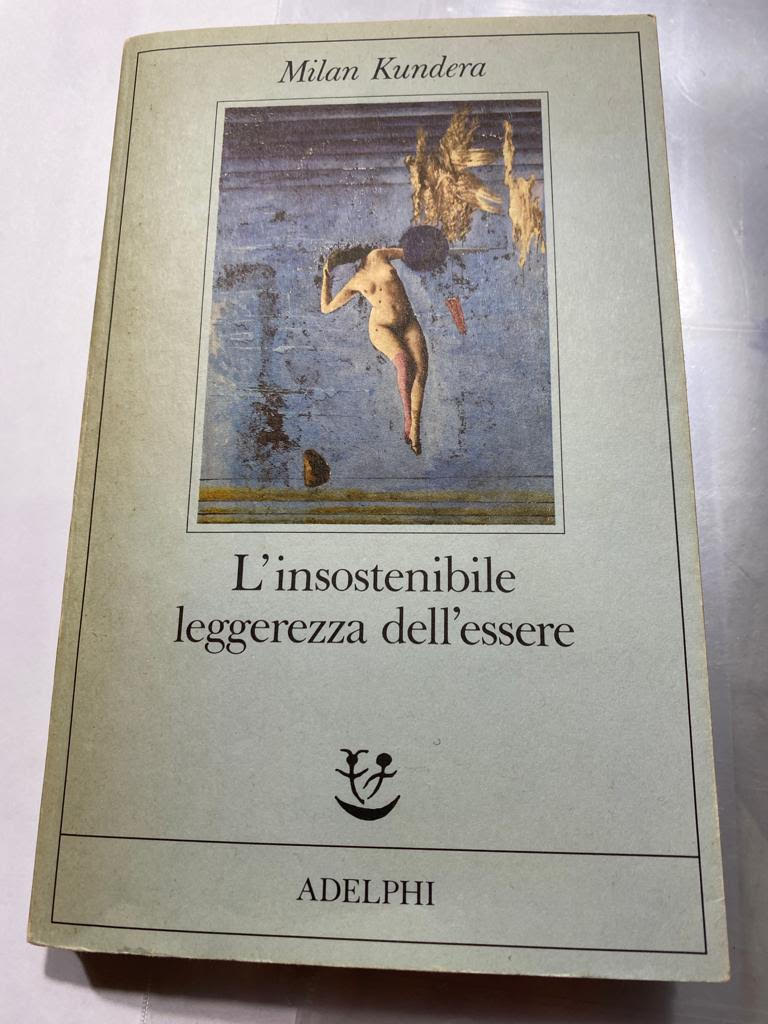 Milan Kundera e le pagine indimenticabili sulla rinuncia alla “leggerezza”