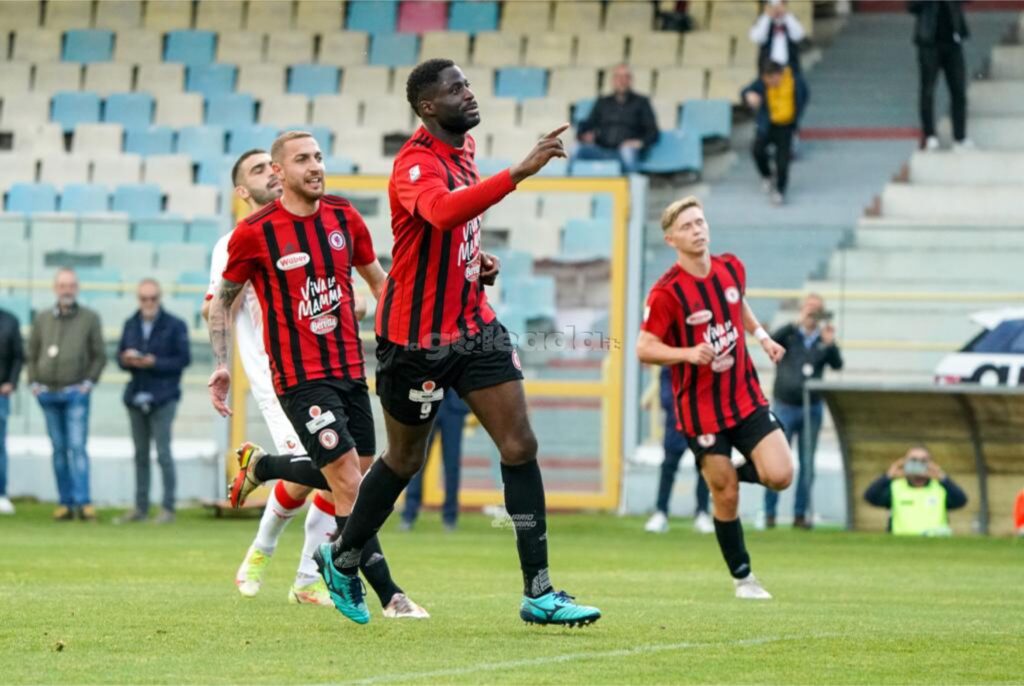 Immagine in evidenza: uno scatto di Foggia-Turris (Serie C - girone C 22/23) - crediti: foto di Mario Marino (RIPRODUZIONE RISERVATA)