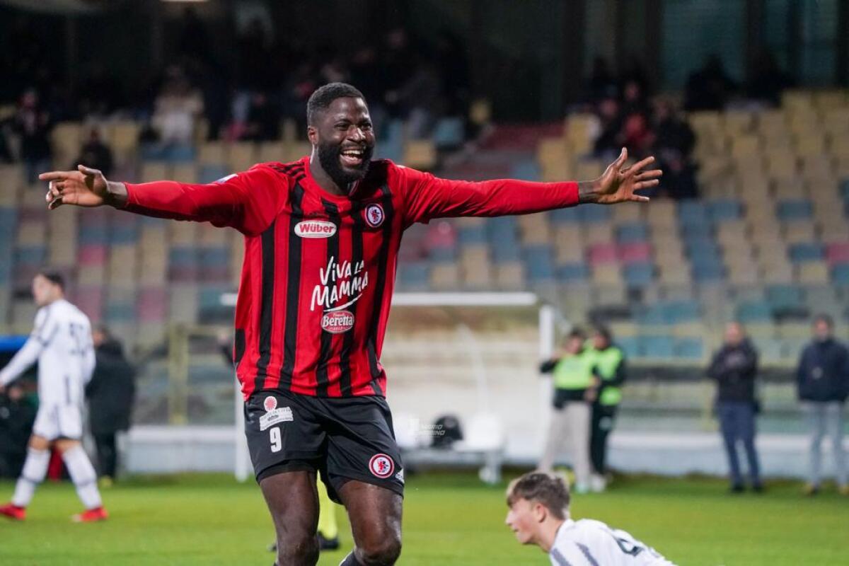 Ex Foggia, UFFICIALE: Ogunseye riparte dal girone B - Immagine in evidenza: uno scatto di Foggia-Juventus Next Gen (Coppa Italia Serie C 22/23) - crediti: foto di Mario Marino (RIPRODUZIONE RISERVATA)