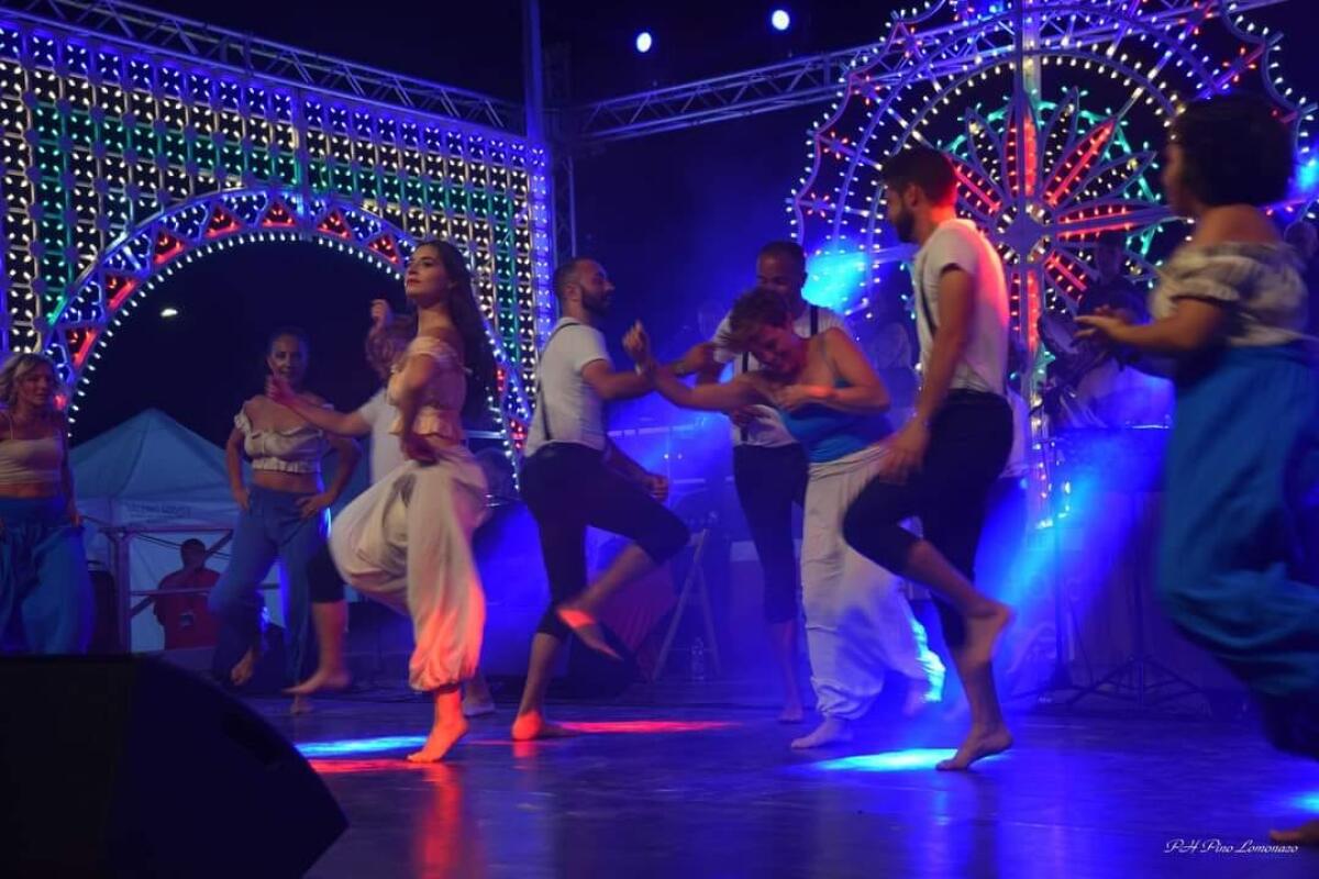 "Serenata alla Tarantella", il concerto sulla spiaggia di Pizzomunno - 