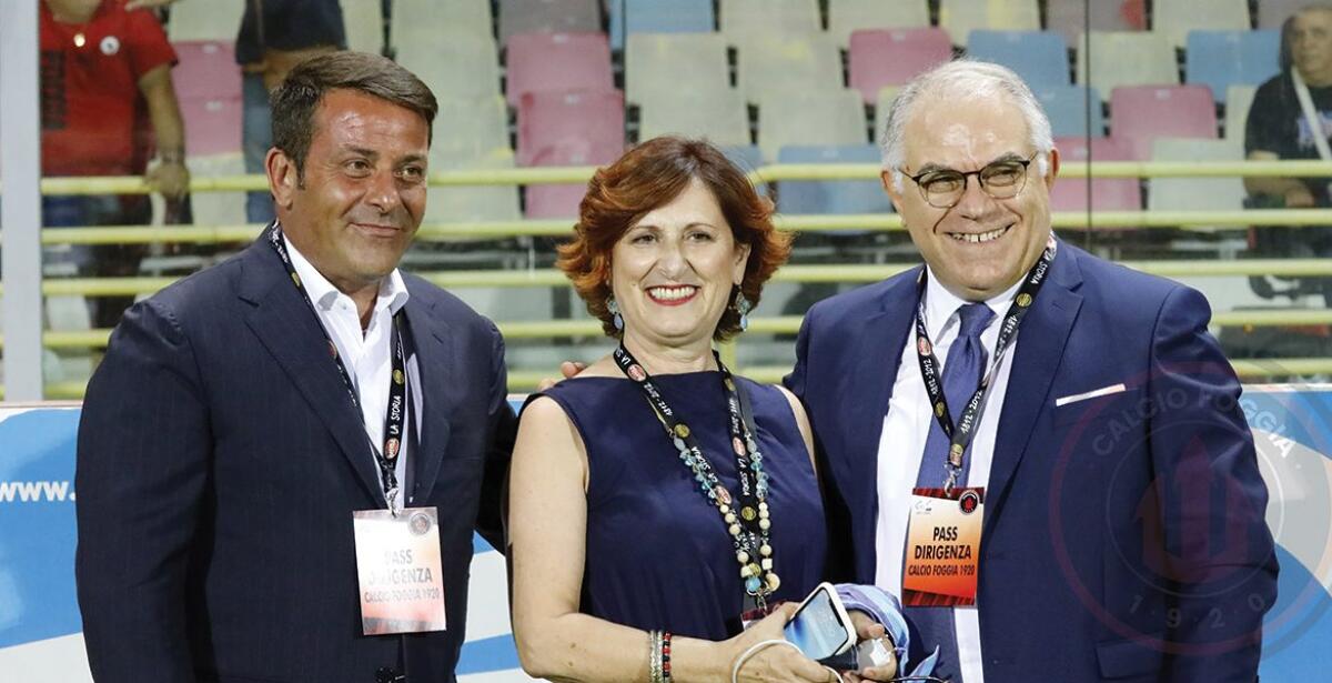 CdS - "Intoppo Pintus tra Canonico e il gruppo locale" - Immagine in evidenza: Nicola Canonico, Maria Assunta Pintus e Sario Masi - crediti foto: sito ufficiale Calcio Foggia 1920