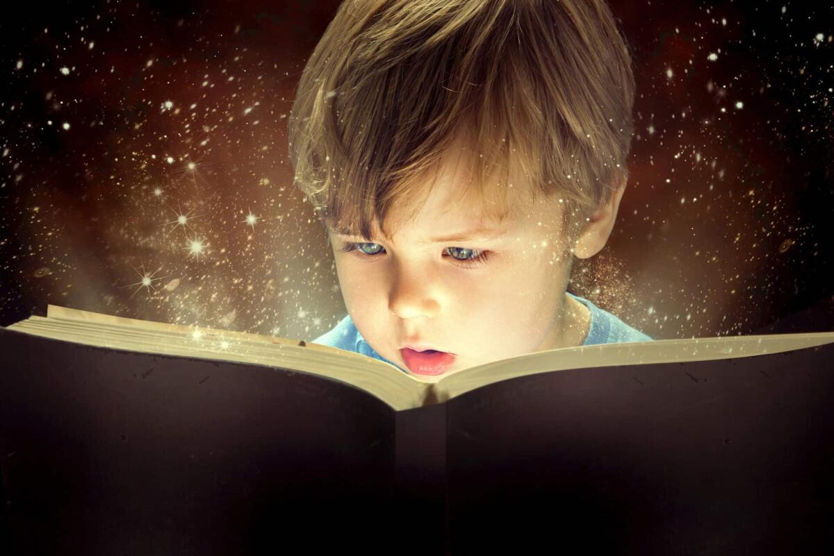 Romanzi fantasy: ecco i migliori libri da leggere - Little boy and the old magic book