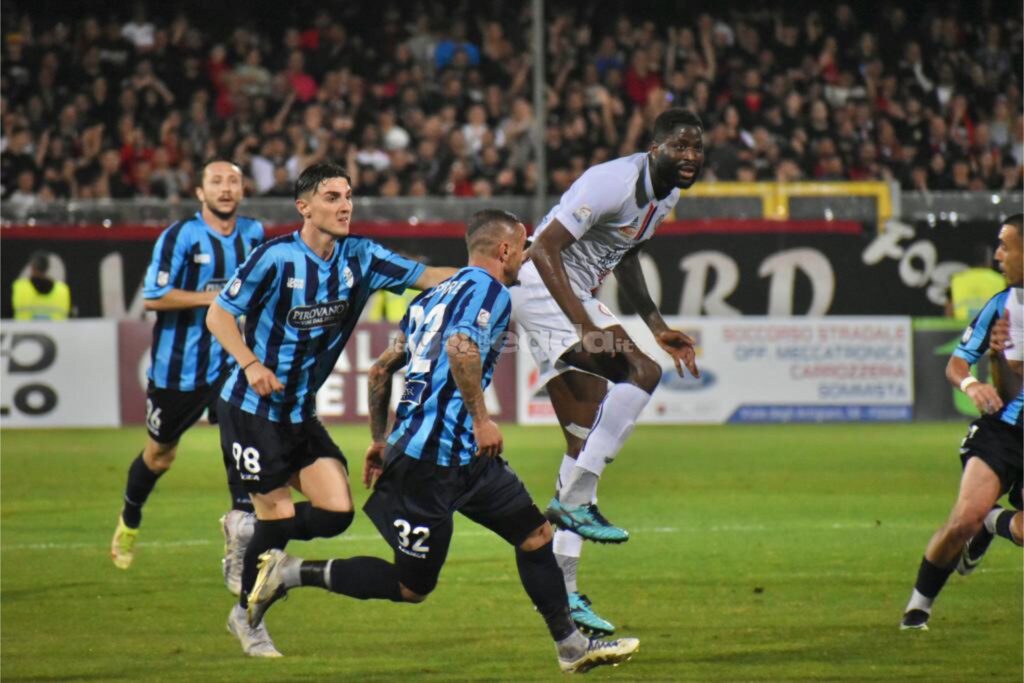 Immagine in evidenza: uno scatto di Foggia-Lecco (andata finale playoff Serie C 2022/23) - crediti: foto di Luigia Spinelli (RIPRODUZIONE VIETATA)
