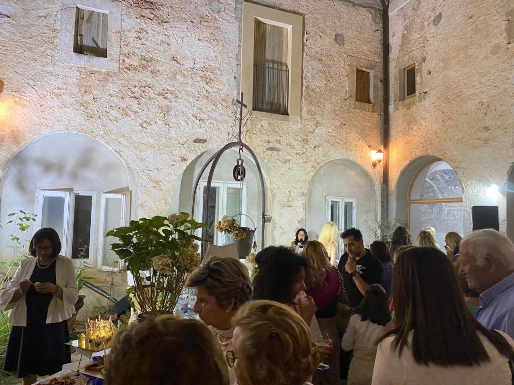 Donne e itinerari sacri sul Gargano: a “Racconti di Esperidi” c’è Lucia Tancredi