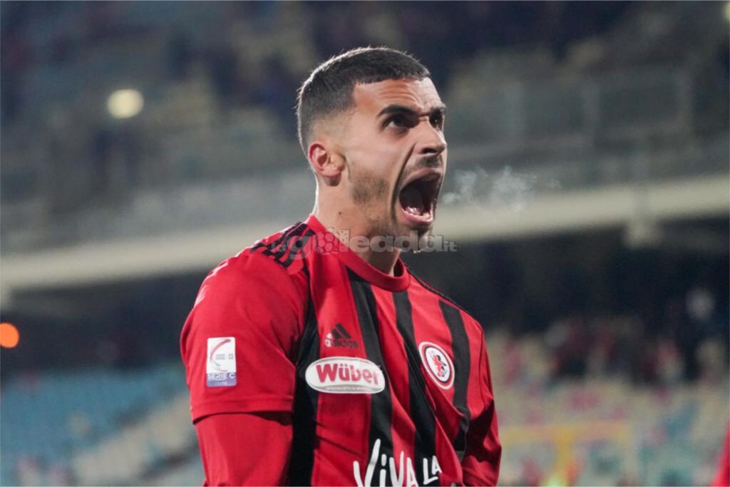 Immagine in evidenza: Alessandro Garattoni in uno scatto di Foggia-Gelbison (Serie C - girone C 22/23) - crediti: foto di Mario Marino per lagoleada.it (RIPRODUZIONE RISERVATA)