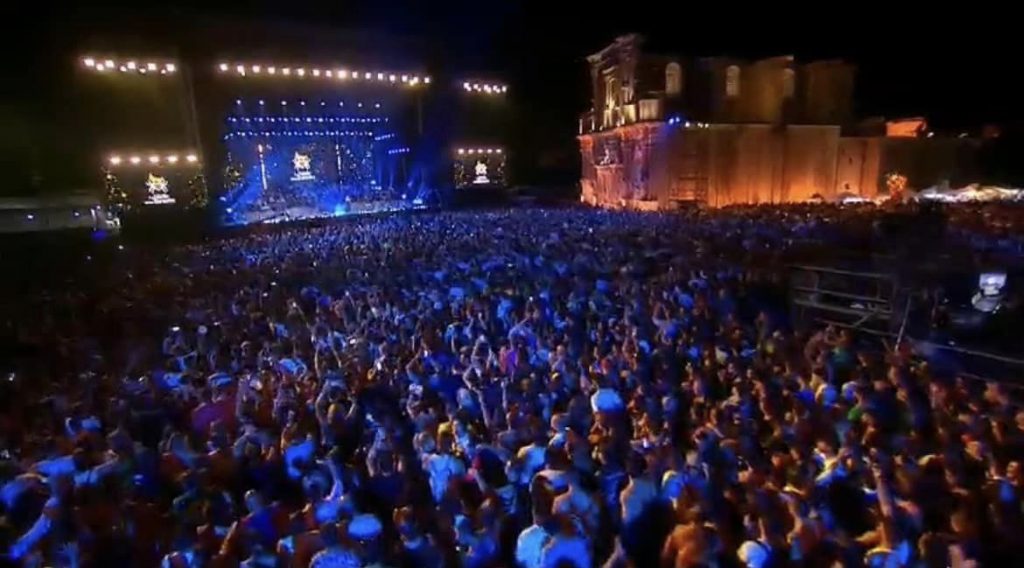 Notte della Taranta, Tananai dal palco "Basta, nessun'altra"