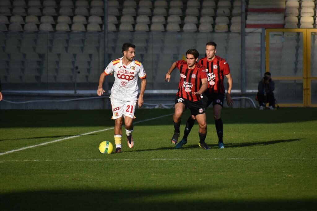 Immagine in evidenza: uno scatto di Foggia-Catanzaro 2-0 (Coppa Italia Serie C 22/23) - crediti: foto di Luigia Spinelli (RIPRODUZIONE RISERVATA)