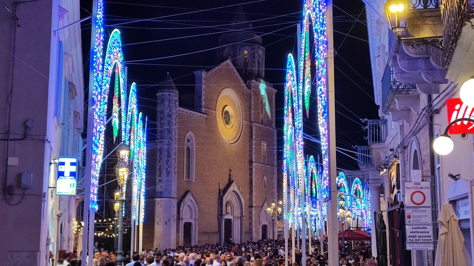 Elettra infiamma Lucera: un Oceano in festa (FOTO)