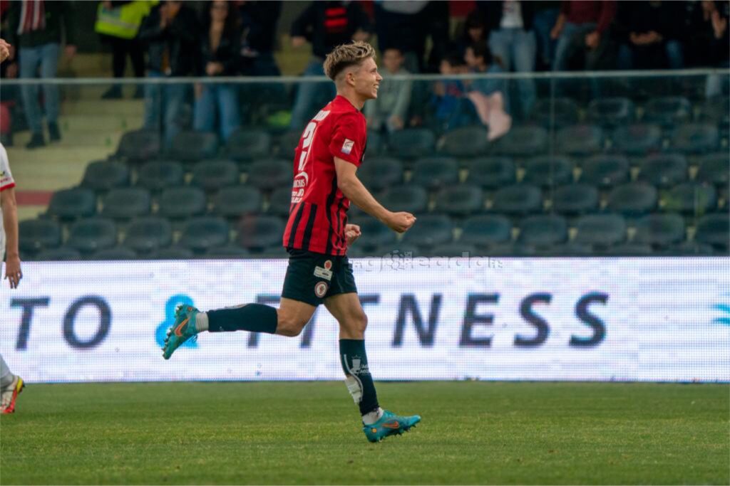 Immagine in evidenza: uno scatto di Foggia-Turris (Serie C - girone C 22/23) - crediti: foto di Mario Marino (RIPRODUZIONE RISERVATA)