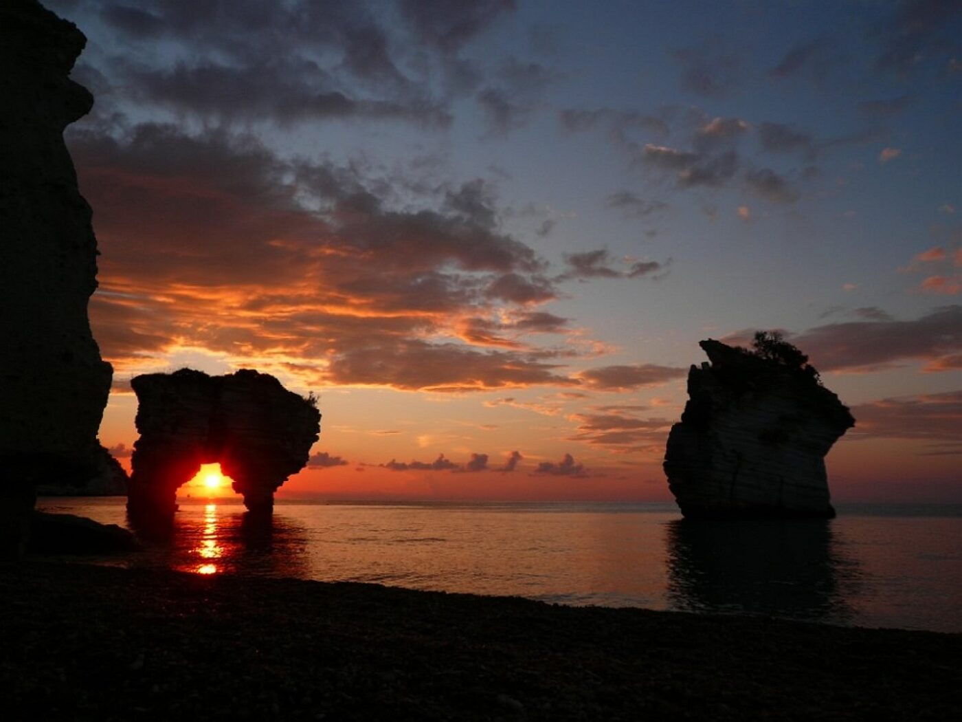 Spiagge del Gargano più belle - Baia delle Zagare faraglioni Mattinata