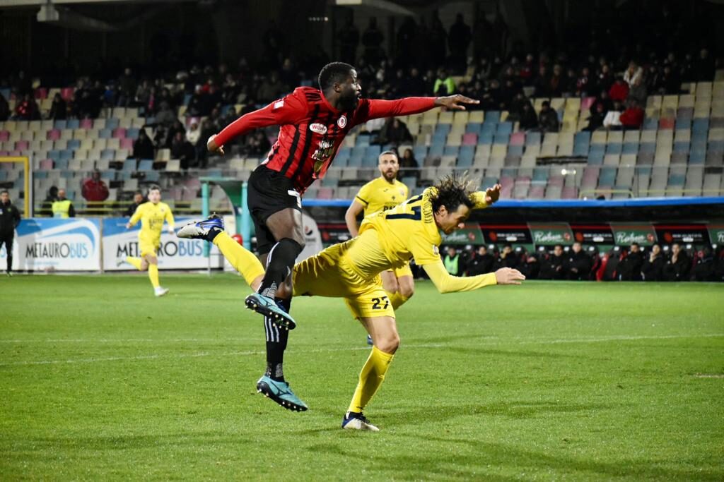 Immagine in evidenza: uno scatto di Foggia-Taranto (Serie C - girone C 22/23) - crediti: foto di Luigia Spinelli (RIPRODUZIONE RISERVATA)