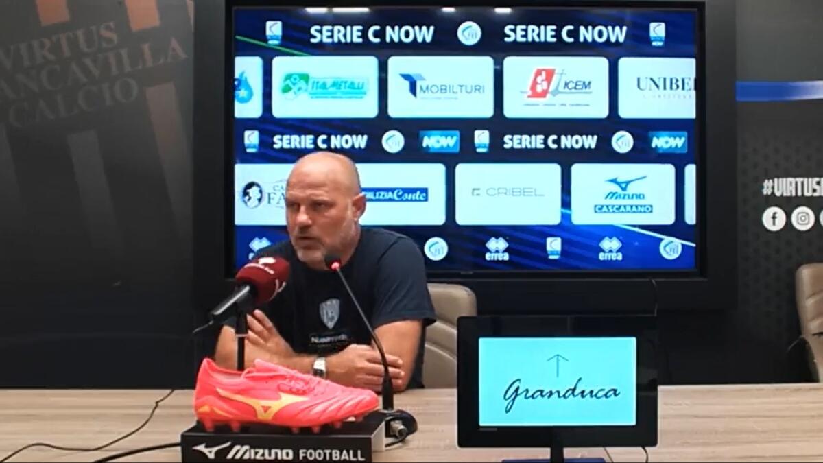 Virtus Francavilla, Villa: "Foggia forte. Ho chiesto..." - Immagine in evidenza: mister Alberto Villa - crediti foto: pagina ufficiale Facebook Virtus Francavilla Calcio (frame da video)