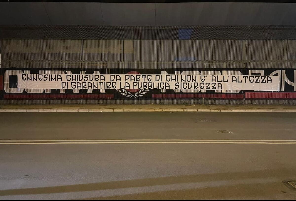 Porte chiuse, la protesta della Curva Nord - Lo striscione della Curva Nord