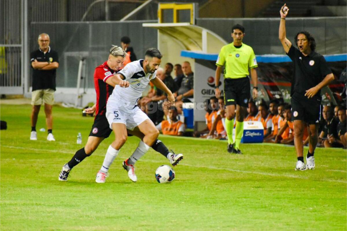 Foggia, Tonin: "Piazza straordinaria. Sono tornato per..." - Immagine in evidenza: uno scatto di Foggia-Giugliano (Serie C - girone C 2023/24) - crediti: foto di Luigia Spinelli (RIPRODUZIONE VIETATA)