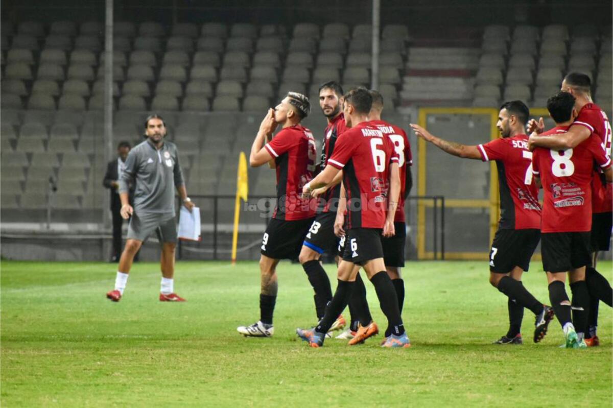 Foggia, buona la prima allo Zaccheria - Immagine in evidenza: uno scatto di Foggia-Giugliano (Serie C - girone C 2023/24) - crediti: foto di Luigia Spinelli (RIPRODUZIONE VIETATA)