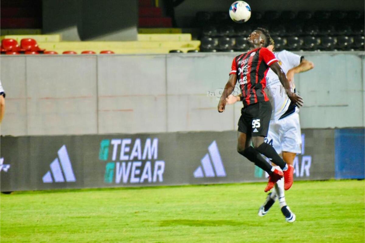 CdS - "Catania favorito sul Foggia", le quote - Immagine in evidenza: uno scatto di Foggia-Giugliano (Serie C - girone C 2023/24) - crediti: foto di Luigia Spinelli (RIPRODUZIONE VIETATA)
