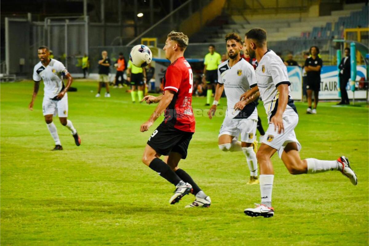 Foggia, CdS: "Tonin piace a Cudini perché lui..." - Immagine in evidenza: uno scatto di Foggia-Giugliano (Serie C - girone C 2023/24) - crediti: foto di Luigia Spinelli (RIPRODUZIONE VIETATA)