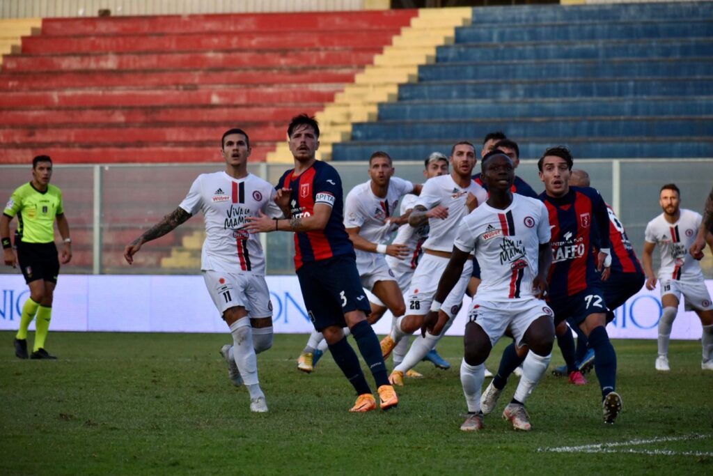 Immagine in evidenza: uno scatto di Taranto-Foggia 1-0 (Serie C - girone C 2022/2023) - crediti: foto di Luigia Spinelli (RIPRODUZIONE VIETATA)