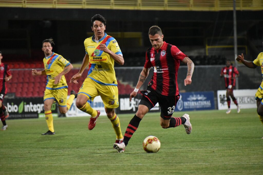 Immagine in evidenza: uno scatto di Foggia-Catania (Serie C - girone C 2020/21) - crediti: foto di Luigia Spinelli (RIPRODUZIONE VIETATA)
