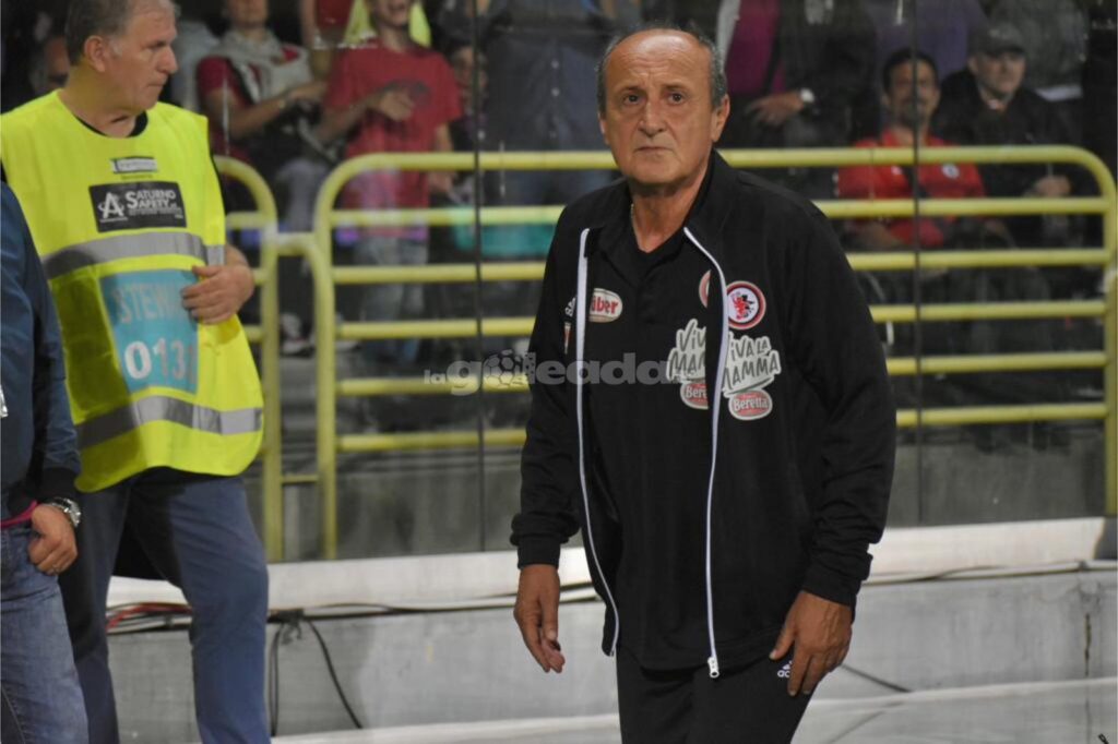 Immagine in evidenza: uno scatto di Foggia-Lecco (andata finale playoff Serie C 2022/23) - crediti: foto di Luigia Spinelli (RIPRODUZIONE VIETATA)