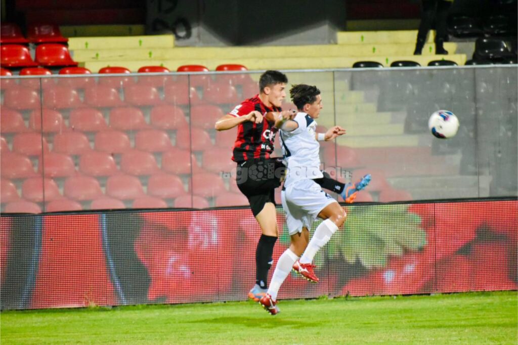 Immagine in evidenza: uno scatto di Foggia-Giugliano (Serie C - girone C 2023/24) - crediti: foto di Luigia Spinelli (RIPRODUZIONE VIETATA)