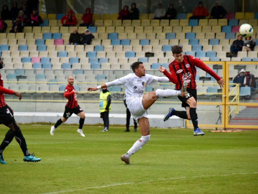 Immagine in evidenza: uno scatto di Foggia-Giugliano (Serie C - girone C 22/23) - crediti: foto di Luigia Spinelli (RIPRODUZIONE RISERVATA)