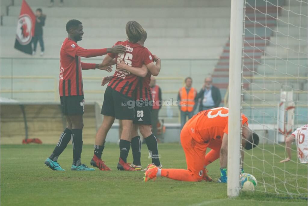 Immagine in evidenza: uno scatto di Foggia-Turris (Serie C - girone C 22/23) - crediti: foto di Mario Marino (RIPRODUZIONE RISERVATA)