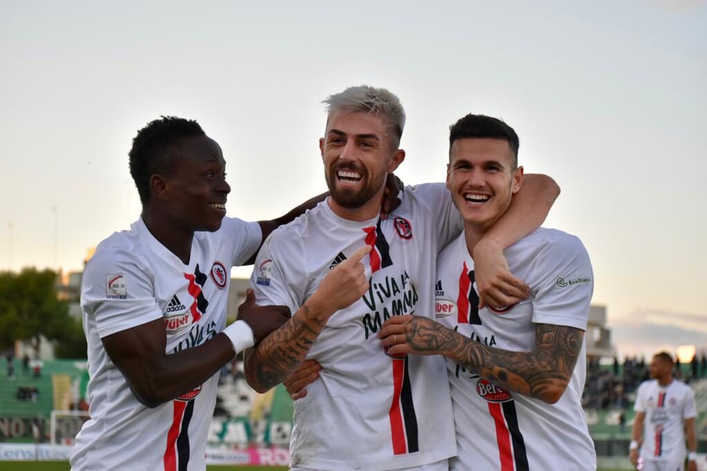 Immagine in evidenza: uno scatto di Monopoli-Foggia 0-2 (Serie C - girone C 2022/23) - crediti: foto di Luigia Spinelli (RIPRODUZIONE VIETATA)