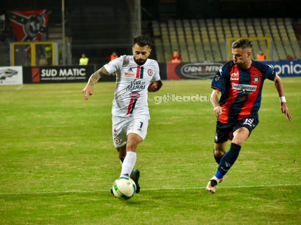 Immagine in evidenza: uno scatto di Foggia-Crotone (playoff Serie C 2022/23) - crediti: foto di Luigia Spinelli (RIPRODUZIONE VIETATA)
